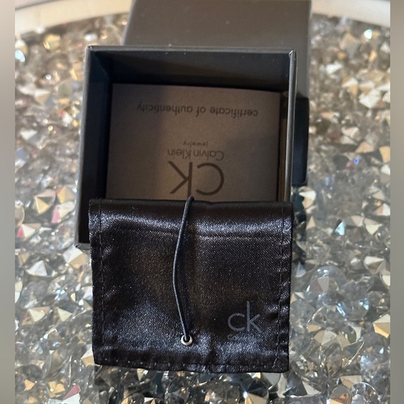 NIB/NWT - Calvin Klein Fidget Ring. Size 6 - Picture 6 of 6